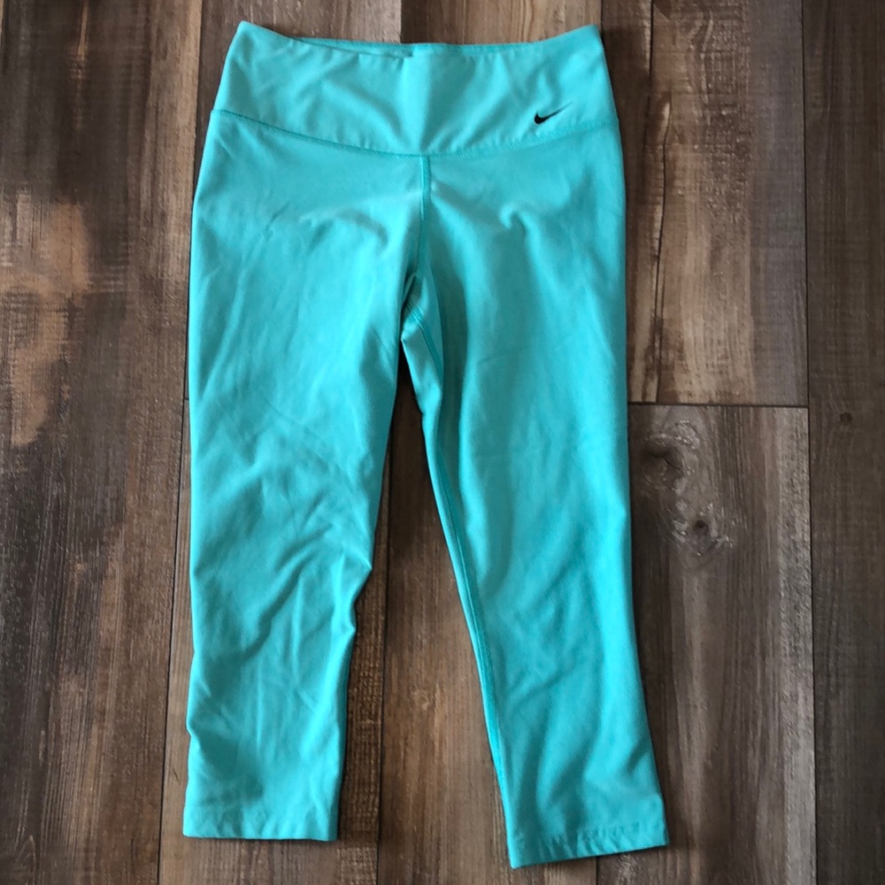 Nike Women's carpis